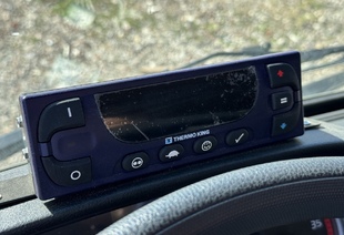 HINO 700 (18т) 4×2 РЕФРИЖЕРАТОР ХОУ THERMO KING T-1080